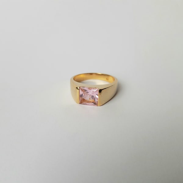 Bague chevalière plaqué  or pierre rose