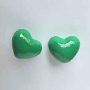 Boucles d'oreilles vintage vertes  à clips papier mâché coeur