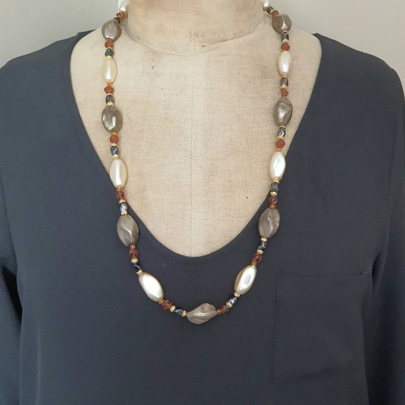 Vintage necklace amber brown and mother-of-pearl - image 4