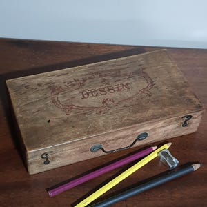 Malette ancienne en bois Dessin