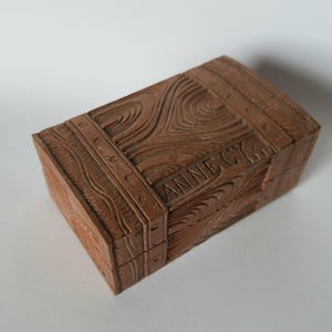 Gesneden houten sieradendoosje
