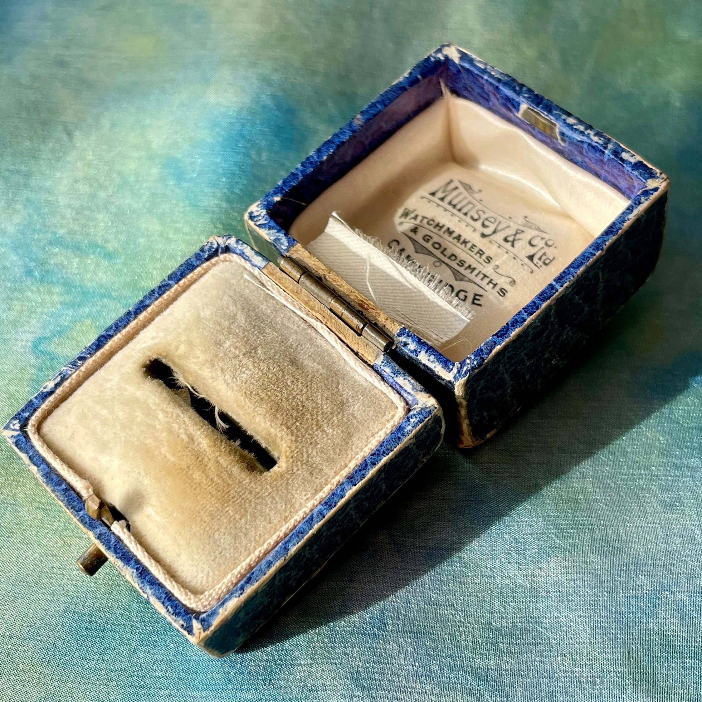 Goldsmiths ring deals box