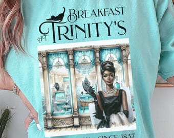 Camiseta personalizada de Breakfast At Trinity's, fan de Audrey Hepburn, estilo vintage de Nueva York, regalo para ella, para despedida de soltera, fiesta temática, brunch para chicas.