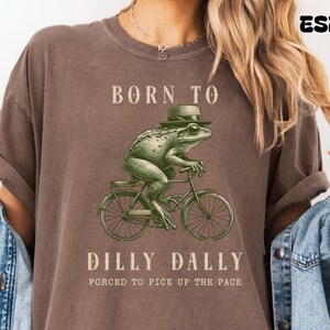 Funny Froggy Meme T-Shirt: Retro Frog and Toad Design