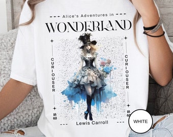 Camiseta vintage de Alicia en el País de las Maravillas de Comfort Colors, estilo Dark Academia, talla grande, del Sombrerero Loco, de la Reina de Corazones, ideal para amantes de los libros. Regalo para ella.