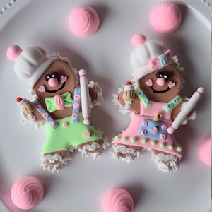 Faux candyland gingerbread macarons, fake bakes, Gingerbread house decor, fake cookie, tiered tray coffee cocoa bar decor, photo party prop