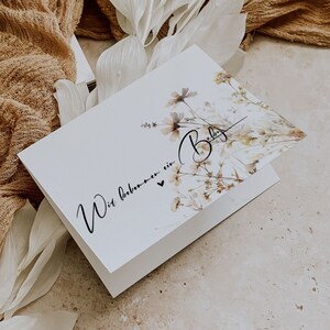 Karte - Wir bekommen ein Baby - + Briefumschlag aus Kraftpapier, Klappkarte mit Trockenblumen