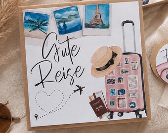 Könnte beinhalten: Zwei quadratische Geschenkschachteln aus Karton mit Reise-Illustrationen. Ein Deckel zeigt einen rosa Koffer, einen Strohhut und Polaroidfotos mit dem Text "Gute Reise". Die offene Schachtel zeigt einen Bikini, Sandalen und den Schriftzug "ES IST Zeit FÜR EIN NEUES Abenteuer".