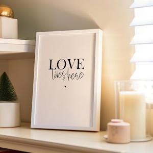 Poster Spruch - love lives here- Posterdruck