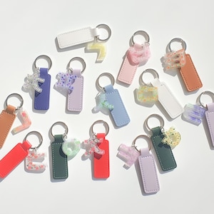 Chaveiro personalizado - Chaveiro com nome de letra coreana - Acessório de couro flor - Presente personalizado - Chaveiro - Chaveiro - Presente - Chaveiro
