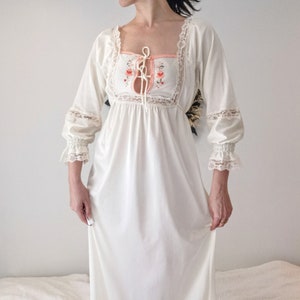 Medium Vintage embroidered boho nightgown romantic full length peignoir womens vintage clothing vintage bridal lingerie boho maxi dress