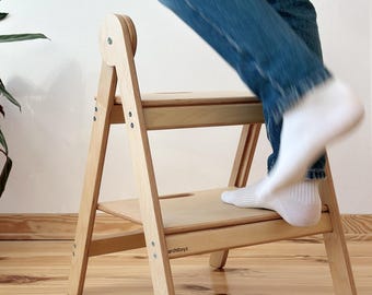 Escalera plegable HighUp, escalera de mano compacta para cocina para adultos, taburete de madera para armarios altos.