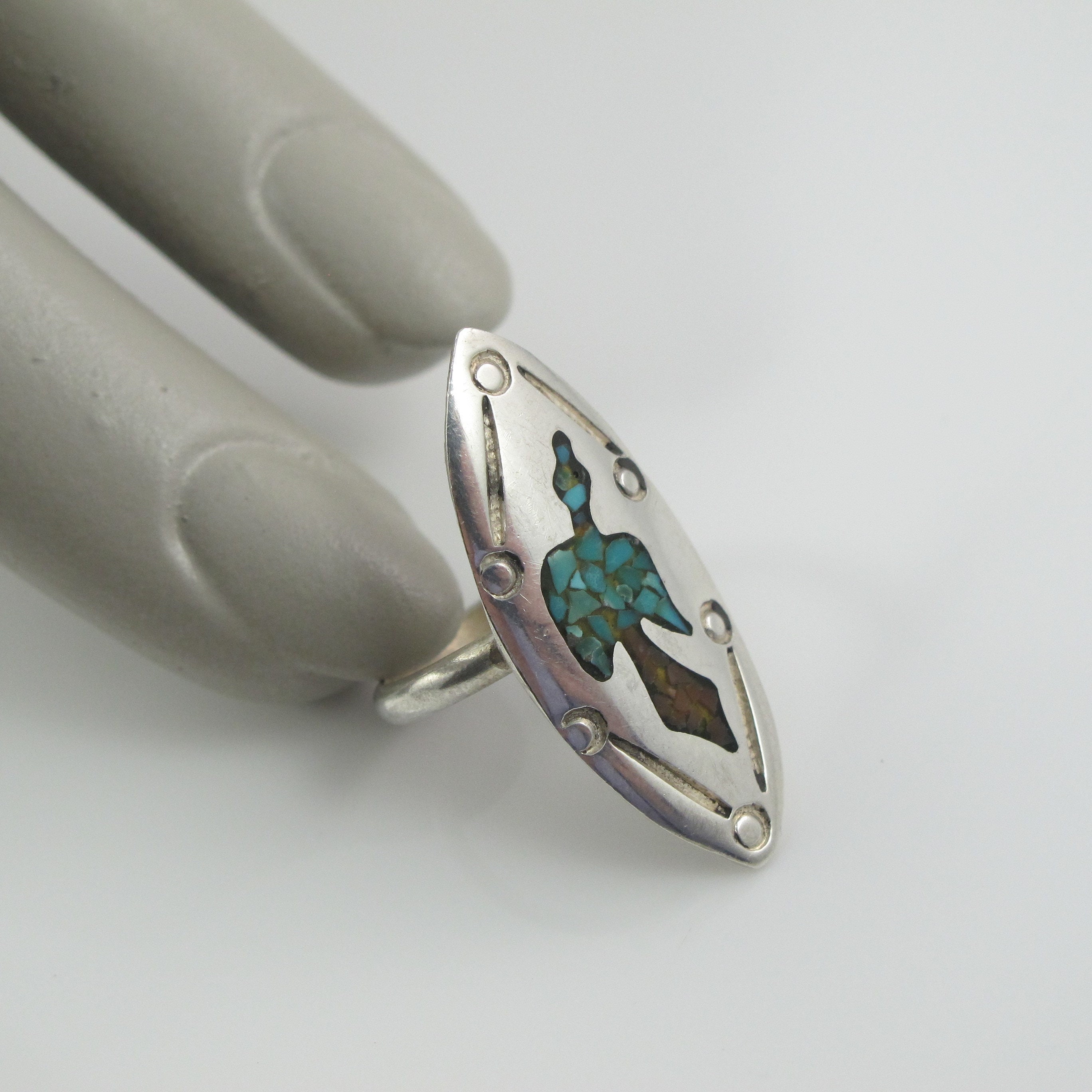 Timeless Native American Navajo Signed Turquoise Chip Inlay Sterling Silver Wrap Around Ring Timeless Native American Navajo Signed Turquoise Chip Inlay Sterling Silver Wrap Around Ring
