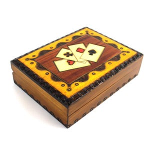 Scatola in legno modificata per carte da gioco