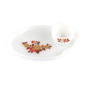 Set of 2 vintage opaline breakfast plates with cups – Federal Glass “Blossom” (1950s, USA)
