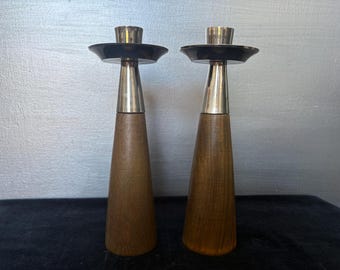 Par de candelabros de madera y metal blanco de mediados de siglo, candelabros de estilo escandinavo MCM.