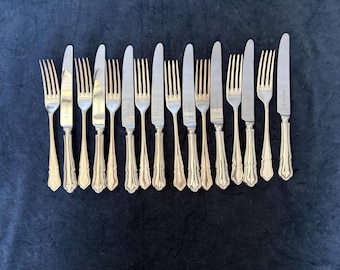 8 juegos de cubiertos plateados, cubertería de mesa de Cooper Ludlam modelo Coronet.