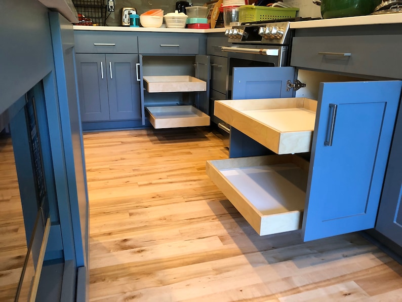 This pull out drawers are heavenly for organizing your canned goods. Organize canned goods with these pantry organization and storage projects, products, and ideas.