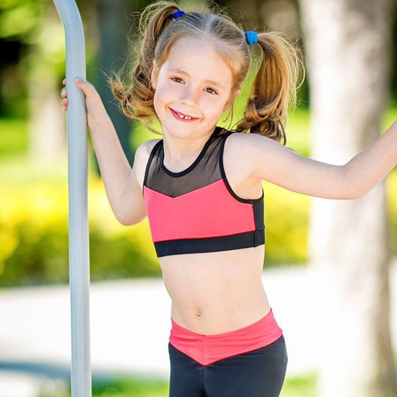 Топ детский спортивный. Спортивный топ для девочки. Детский спортивный топ. Спортивные топы детские. Топ для детей.