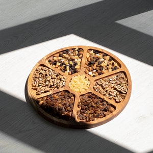 Schnittiges Serviertablett Runde Holz Snack Obstschale, Charcuterie Schalen, Geteilte Servierplatte, Schnittplatte Holz, Individuelles Geschenk für Mama