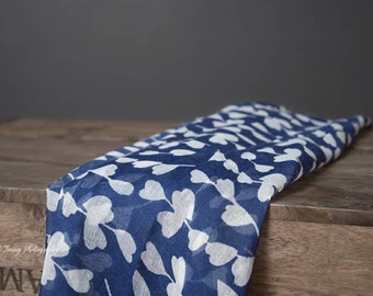 The Bufandary Lightweight Polyester Spriggy Heart Scarf Navy