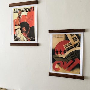 Walnoot poster- en printhangers in rolstijl, unieke, moderne, houten lijsten voor kunstfoto&#39;s, designer posterhangers van 5-sterren Etsy Studio