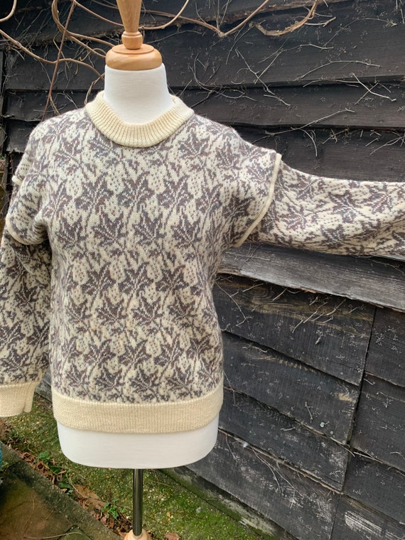 glemsom Prestigefyldte manipulere Traditional pure wool Fairisle knitted cream and grey… - Gem