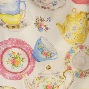 Tea Pots Kitchen Towel: Vintage Art, 100% Cotton (20"x30")