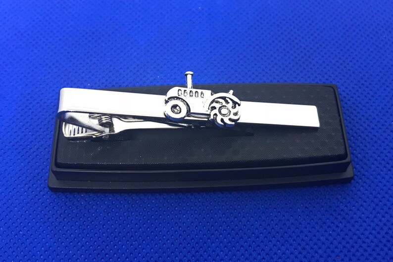 Tractor farmer tie clip NEW