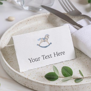Blaue Gingham Baby Shower Tischkarte | Traditionelles Baby Shower Brunch Gedeck | Lebensmitteletikett oder Zeltetikett | Selbst bearbeiten Vorlage