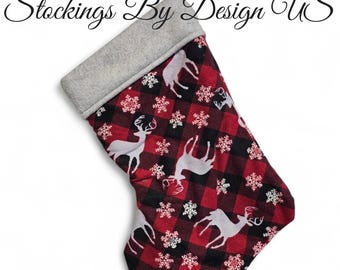 Media navideña con copos de nieve y reno, forrada con vellón