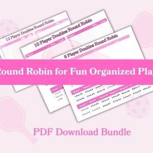 以下が含まれることがあります： ピンクと白のPDFダウンロードバンドル。ピックルボールダブルスのラウンドロビン用スコアシートが含まれています。シートは8人、10人、12人用のゲーム用に設計されており、プレイヤー名と勝敗記録のスペースがあります。「Round Robin for Fun Organized Play」というテキストが表示されています。