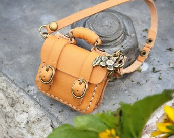Postman Style Leather Bag for Blythe Doll – Handmade Mini Satchel – Crossbody Doll Accessory