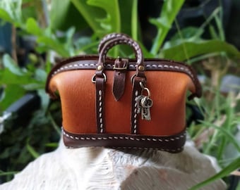 Bolsa de couro estilo Boston para boneca Blythe – Mini bolsa feita à mão – Acessório vintage para boneca