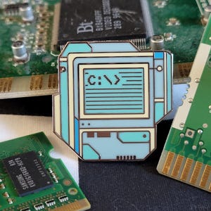 Zentrale Emaille Pin Anstecker Grün