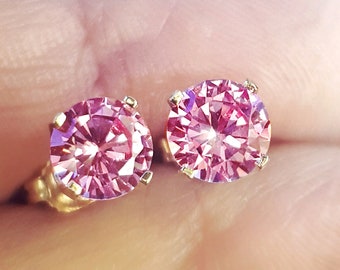 Aretes de oro amarillo macizo de 14 quilates con zafiro rosa mediano natural vs. genuino. Joyería alternativa con diamante rosa. Aretes con cierre a presión.