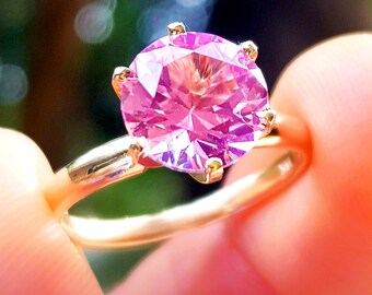 Natürliche Rosa Saphir Ring, Rundschliff, Gold Verlobungsring. Massiver 14K Gelbgoldring. Runder Rosa Stein. Diamant Alternative