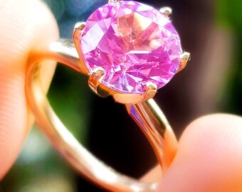 Anello Eternity Con Rubino Rosa Simulato E Zirconi – Argento 925 Placcato Oro Giallo 14K – Fatto A Mano
