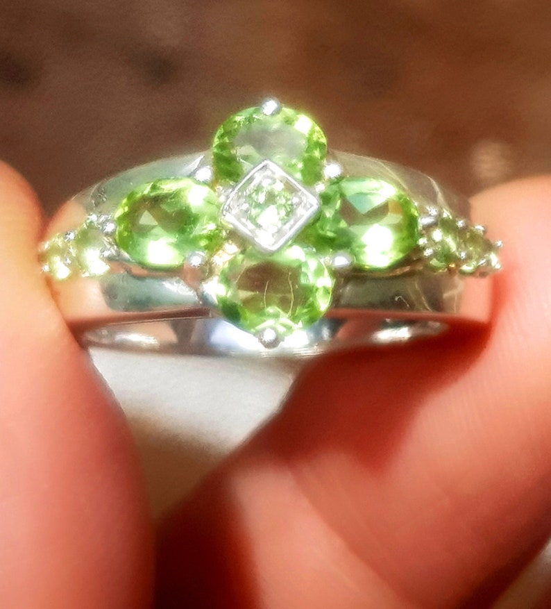 Genuine Natural 1.79ct Green Peridot Solid 925 Sterling Silver Ring Band Wedding Anniversary Engagement Statement Cocktail Dress Wedding