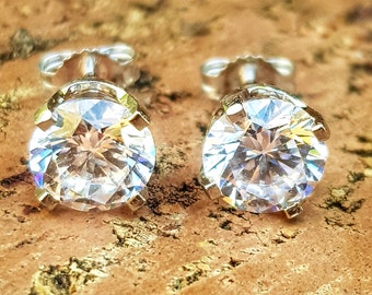 Aretes de oro blanco macizo de 14 quilates con revestimiento de diamantes de laboratorio VS E D auténticos. Alternativa al diamante. Aretes incoloros. Joyería.