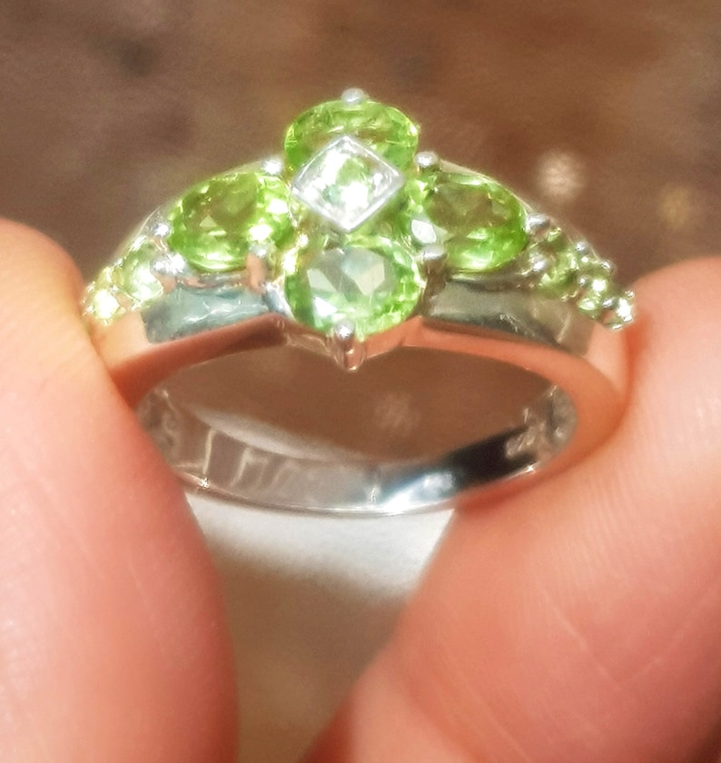 Genuine Natural 1.79ct Green Peridot Solid 925 Sterling Silver Ring Band Wedding Anniversary Engagement Statement Cocktail Dress Wedding