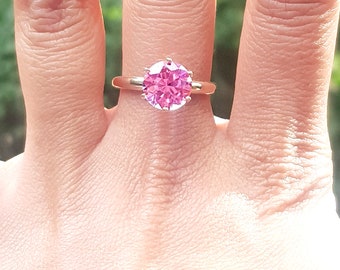 Anello di fidanzamento in oro con zaffiro rosa naturale, taglio rotondo. Anello in oro giallo massiccio 14 carati. Pietra rosa rotonda. Alternativa al diamante rosa. - Italia