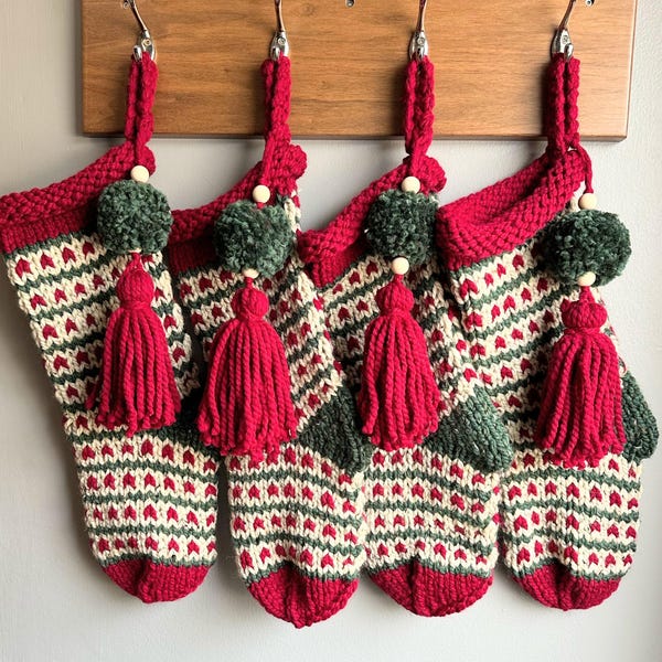 Handgebreide kerstsok: traditionele Scandinavische decoratie