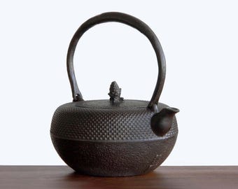 日本製ヴィンテージ小型鋳鉄ケトル南部鉄器鉄瓶、金属工芸品