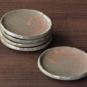 12.8cm / Small Plate by Mitsuomi Ono | Hagi Pottery