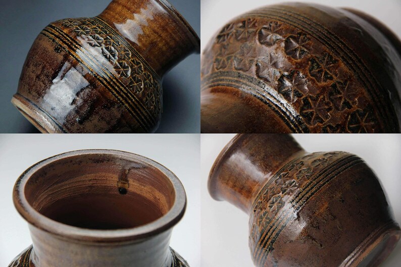 K&ouml;nnte beinhalten: Vier braune Keramikvasen mit komplizierten Mustern. Die Vasen haben eine dunkelbraune Glasur mit einem helleren braunen Muster. Die Muster sind geometrisch und floral.