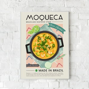Puede incluir: Un póster colorido con una ilustración de una olla de Moqueca, un estofado de mariscos brasileño. El póster tiene el texto "Moqueca", "Estofado de mariscos brasileño", "Bom Apetite!" y "Hecho en Brasil".