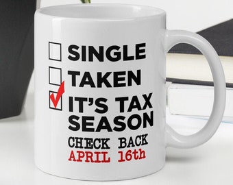 Soltero, tomado, es temporada de impuestos. Vuelva a consultar el 16 de abril. Taza divertida de la temporada de impuestos / Taza de café / Taza de contador / Taza de CPA / Taza de impuestos / Taza divertida de impuestos