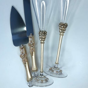 Gold Wedding Set of 4: Gold Champagne Flutes Cake Server Knife  Toasting Flutes Bride Groom Glasses and Cake Server Knife Anniversary Flutes