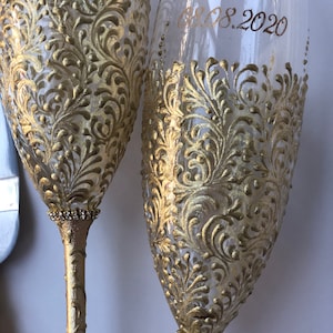 Personalized Wedding Flutes sand Cake Server Knife Gold Wedding Glasses Cake Server Set Gold Champagne Flutes Bride Groom glasses